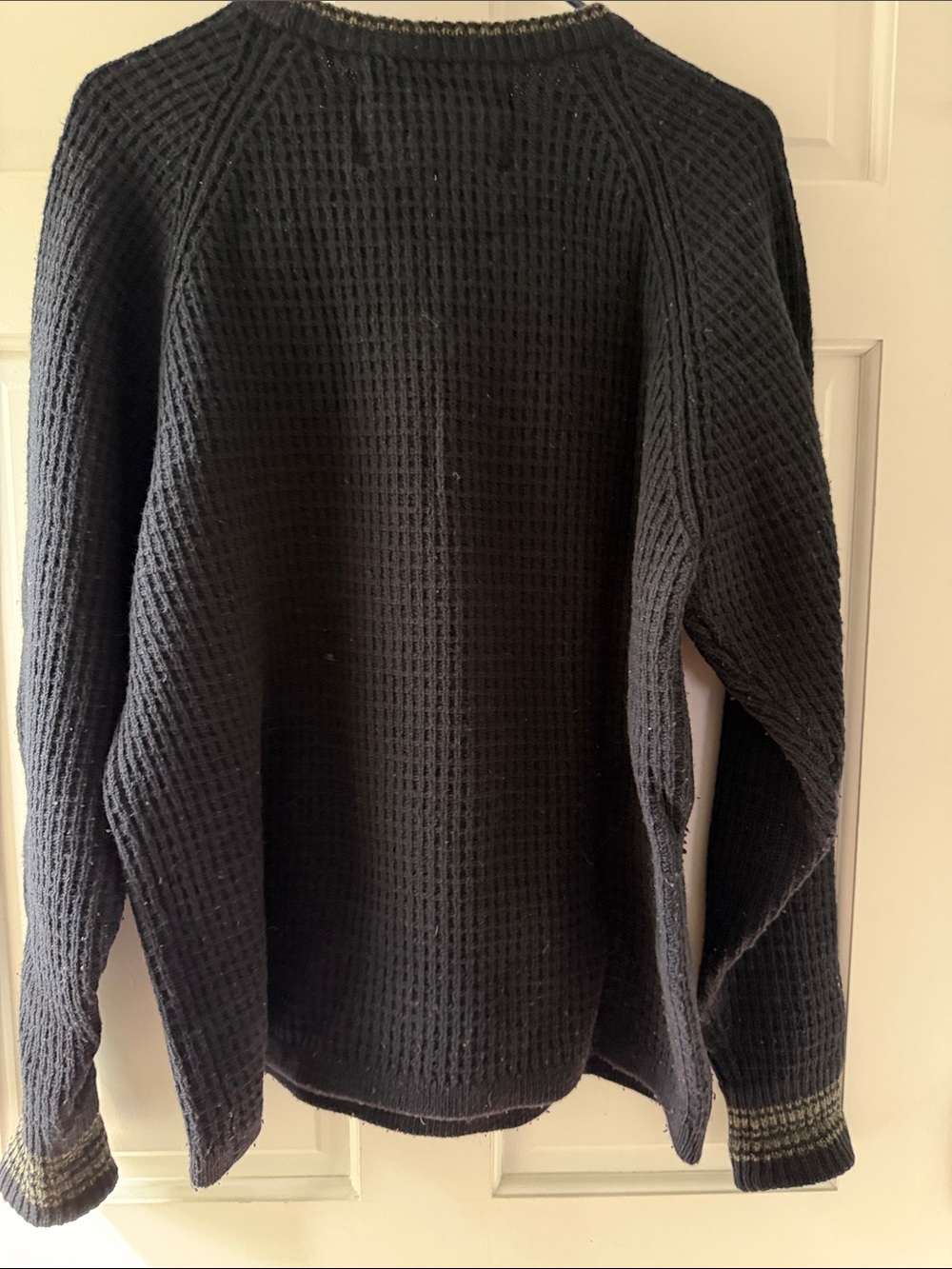 Abercrombie & Fitch Men’s Navy Waffle Knit Crewneck Sweater with Olive Trim - Picture 4 of 7